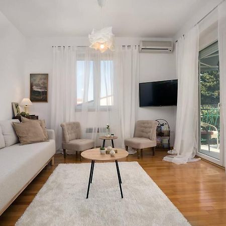 Appartamento Duplex + Garage Rovigno Esterno foto