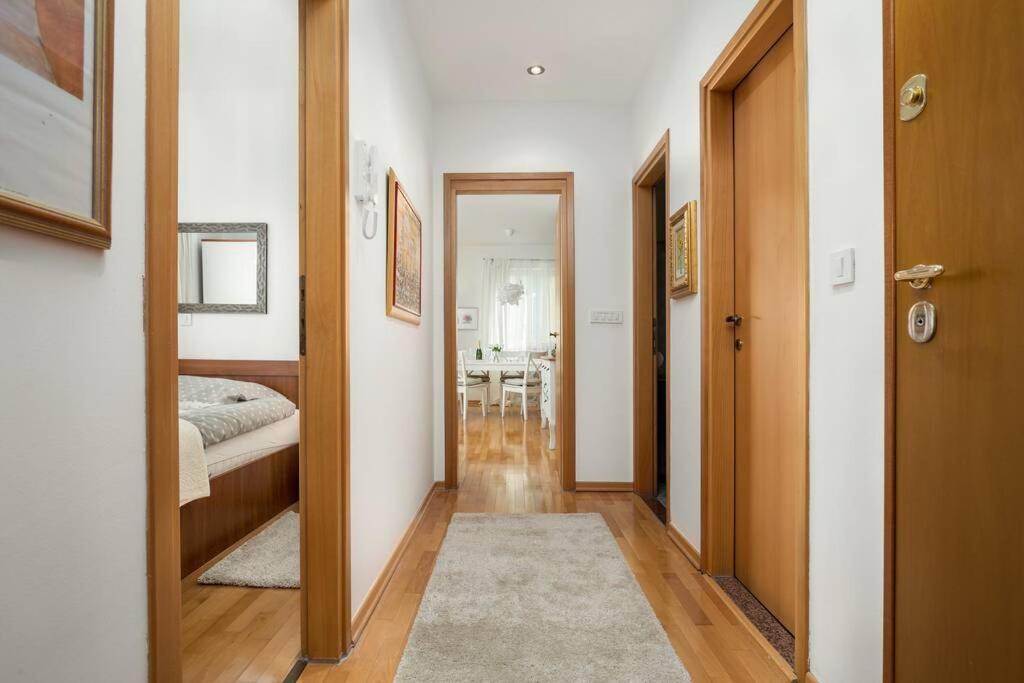 Appartamento Duplex + Garage Rovigno Esterno foto