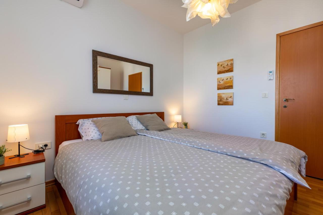 Appartamento Duplex + Garage Rovigno Esterno foto