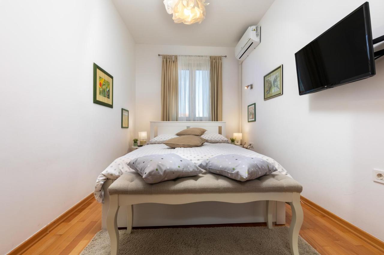 Appartamento Duplex + Garage Rovigno Esterno foto