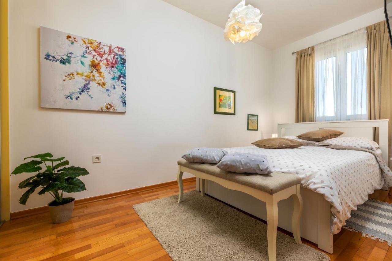 Appartamento Duplex + Garage Rovigno Esterno foto