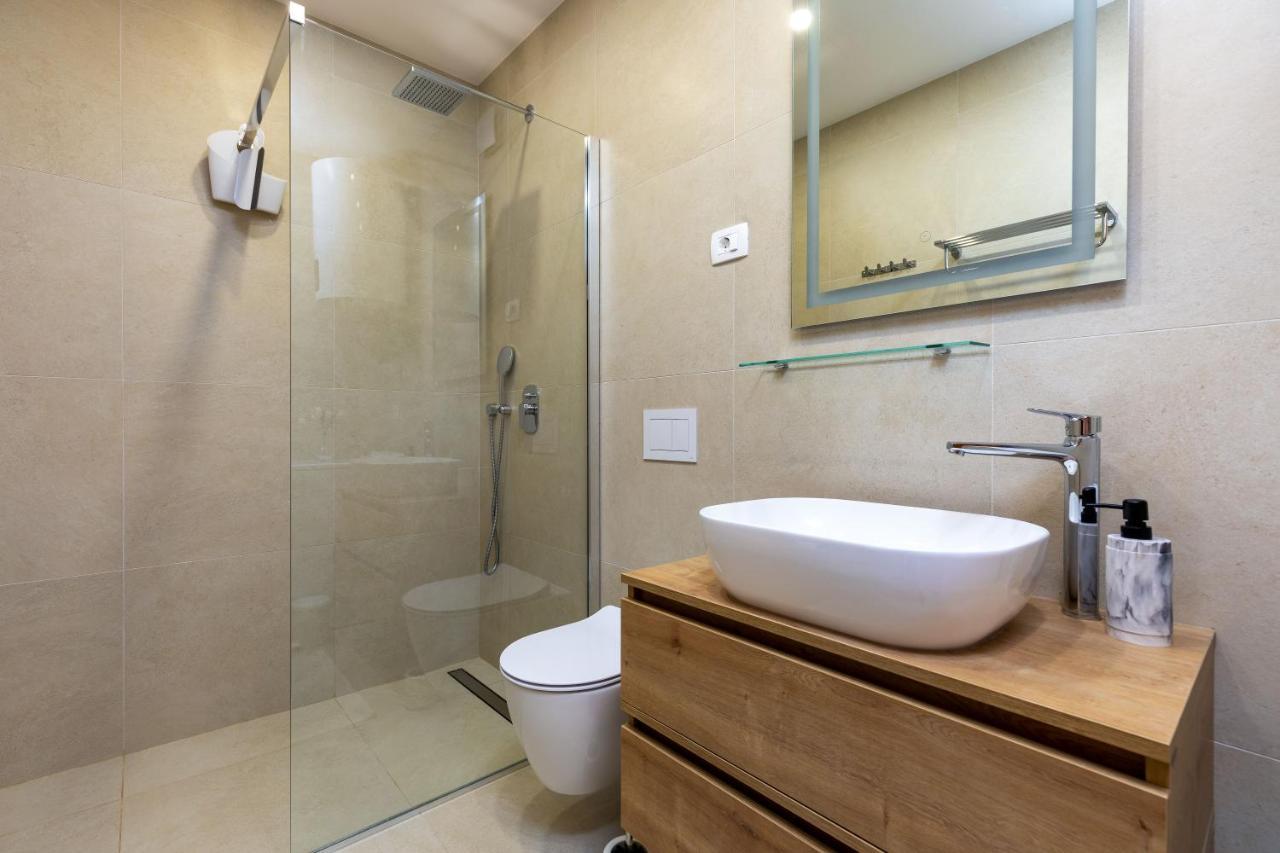 Appartamento Duplex + Garage Rovigno Esterno foto